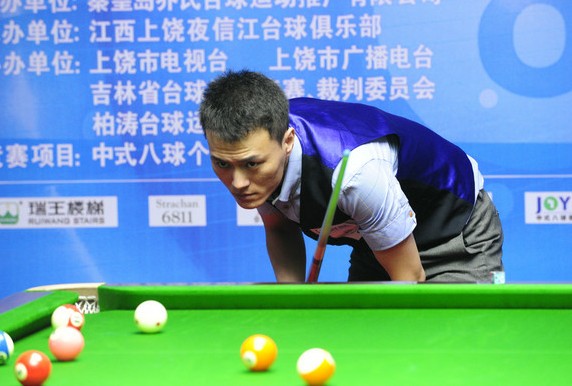 詹纳在接受 詹纳在接受